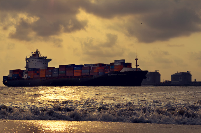 Ship-entering-port_free_photo